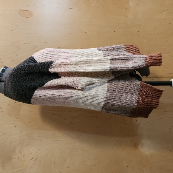 American Eagle color block knit sweater - Picture 3 of 7